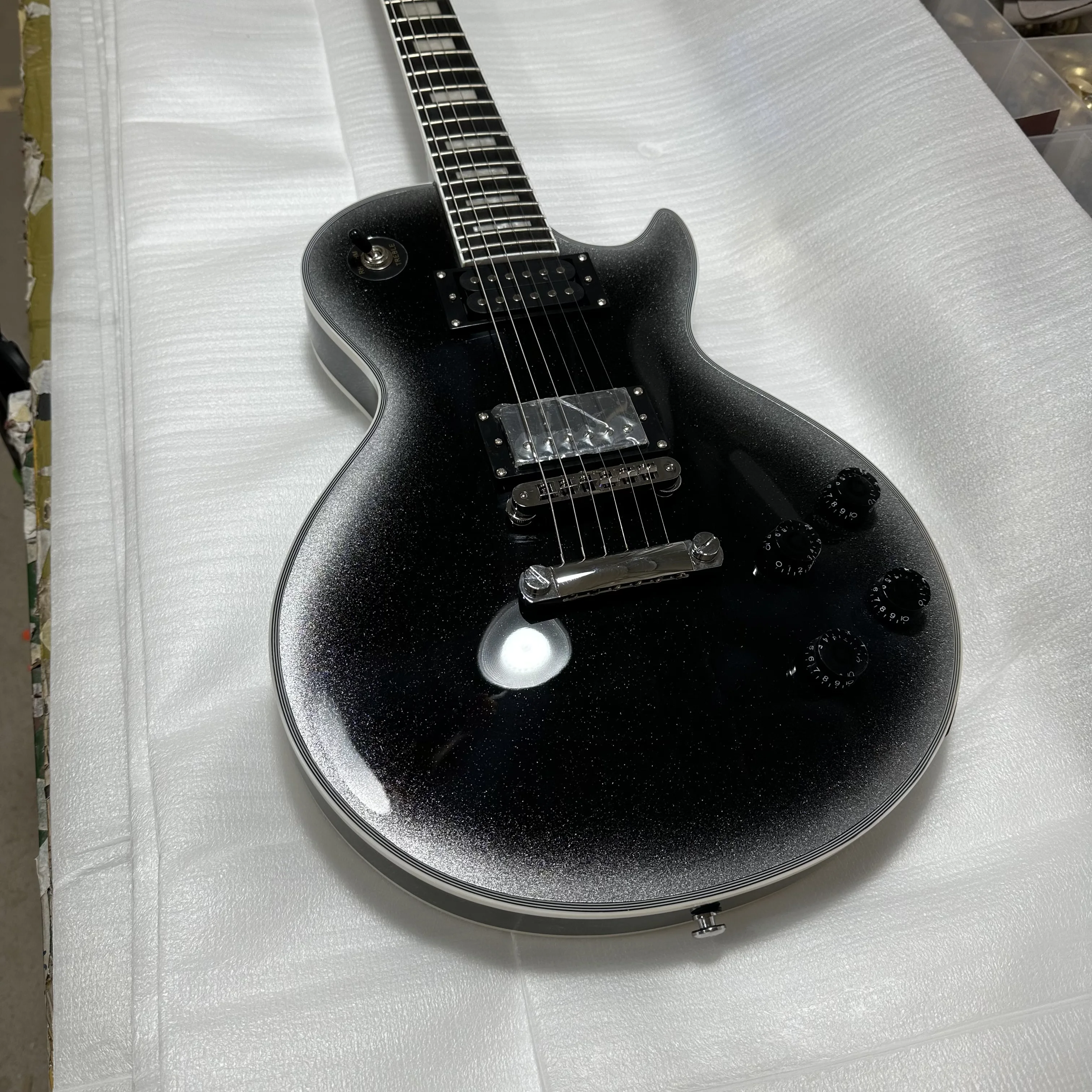 

2023 Custom LP black color electric guitar， Ebony Fingerboard Frets binding，Tune-o-Matic bridge，free shipping