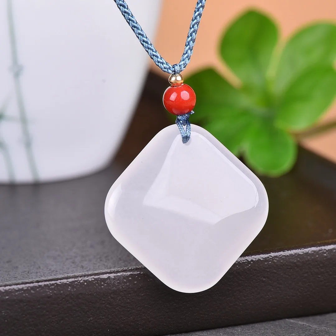 

Natural White Square Pendant Pendant With Rope Chain Necklace Men Women Nephrite Hetian Jades Rhombus Charms Sweater Chain