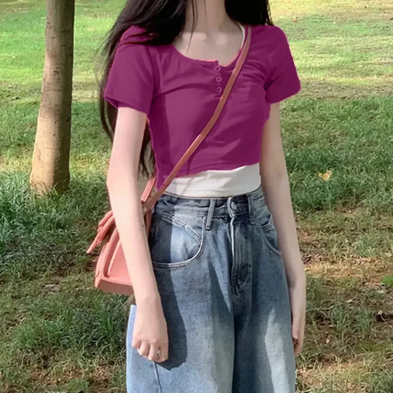 Миниатюрная женская дизайнерская нишевая укороченная футболка с короткими