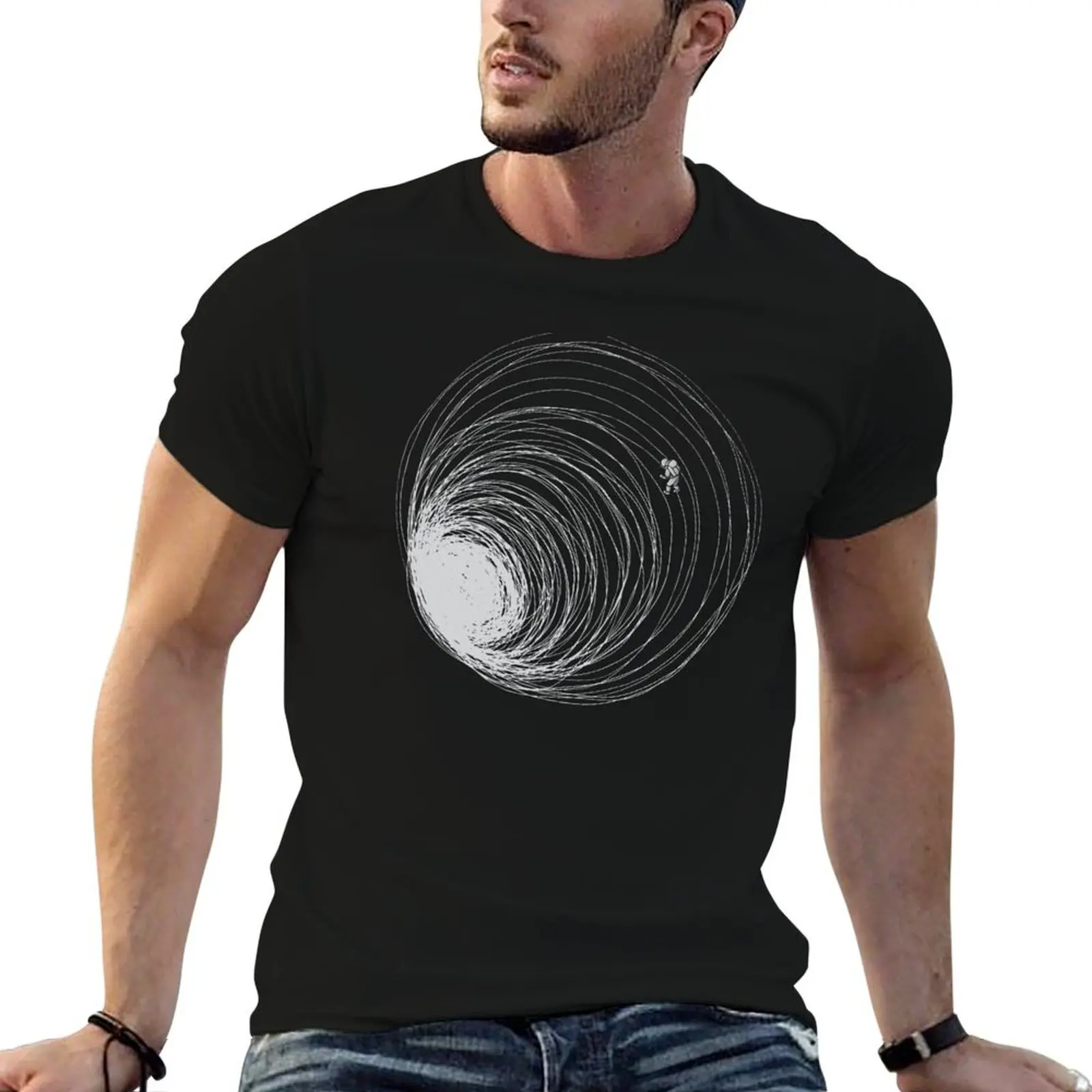 Фото Футболка Black Hole Astronaut Lost in Space от Tobe Fonseca, повседневная рабочая футболка №1