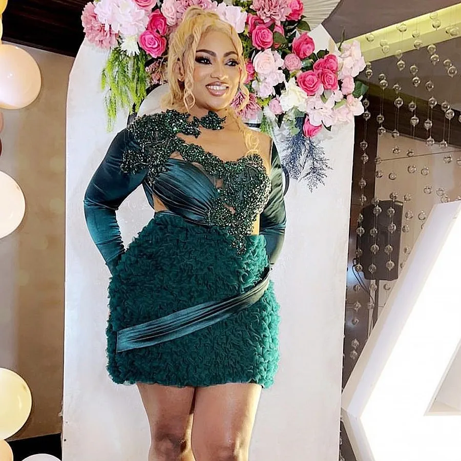 

Hunter Green Short Prom Dresses With Beads Appliques Lace Up Mermaid Party Dress Long Sleeves Birthday Gowns For Photo Shoot