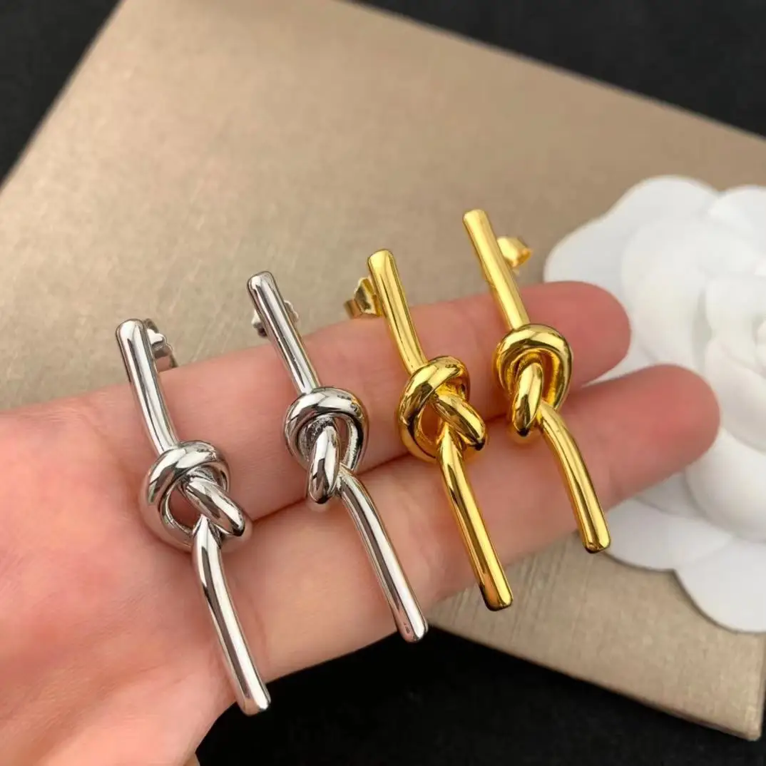 

Женские серьги-гвоздики из латуни и меди