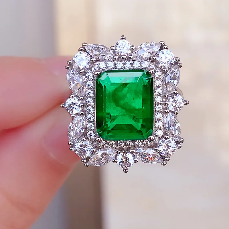 

Spring Qiaoer 925 Sterling Silver Emerald Cut Emerald Created Moissanite Gemstone Wedding Party Luxury Ring Fine Jewelry