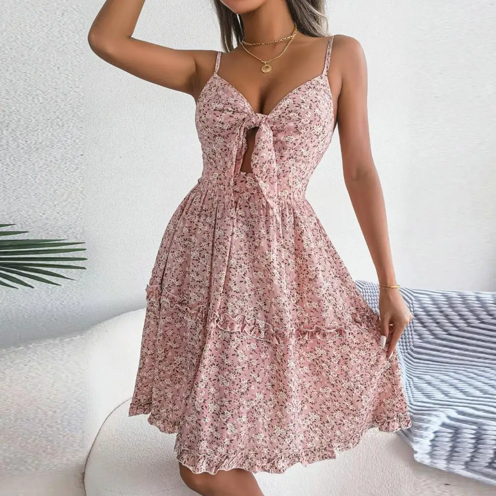 

Женское ажурное платье с V-образным вырезом и бантом