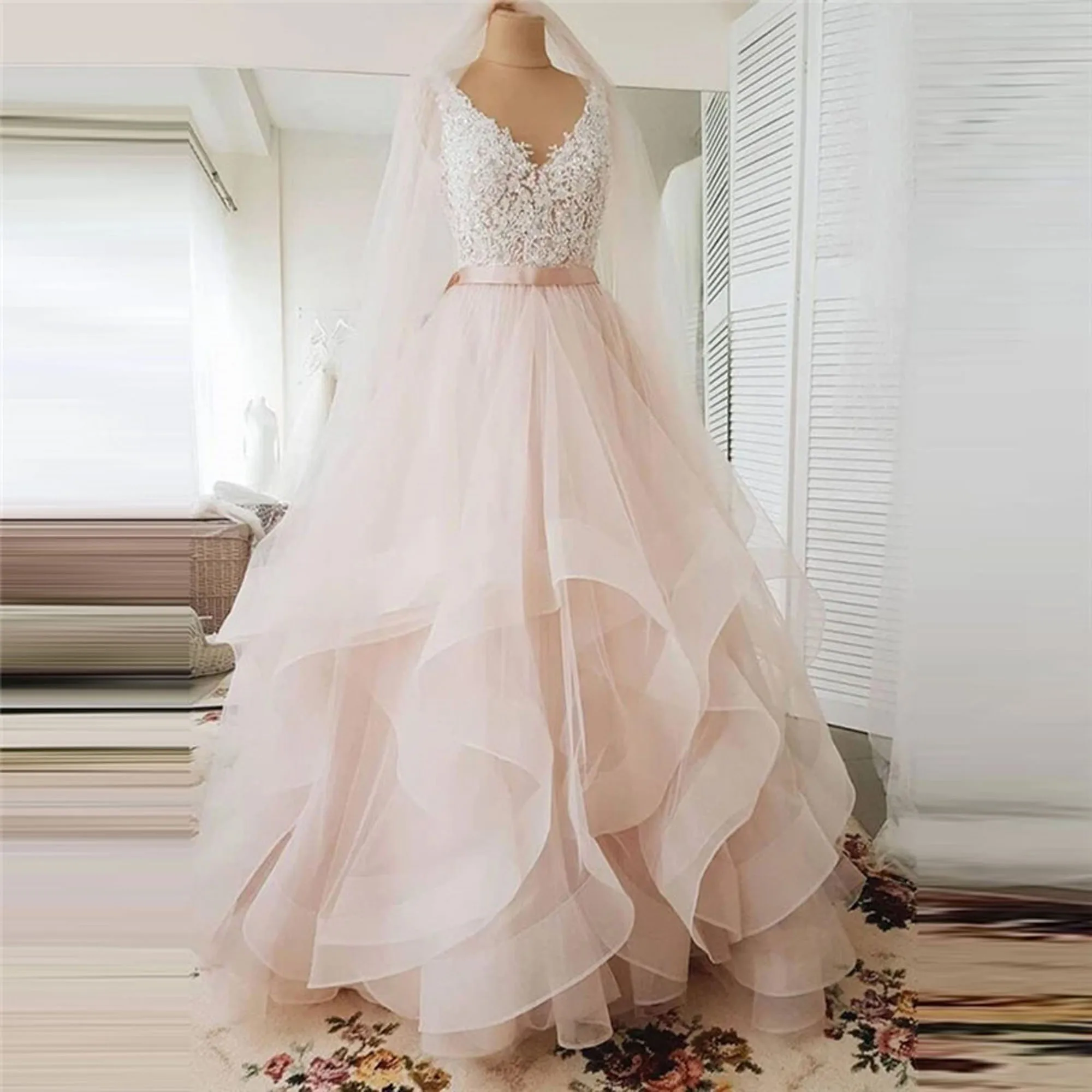 

V-Neck Lace Appliques Wedding Dresses Bridal Gowns With Ribbons Backless Sexy Ruffles Soft Tulle Plus Size