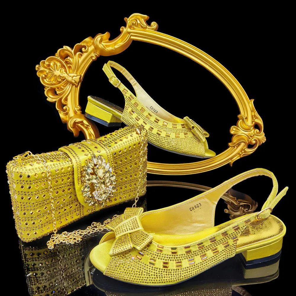 

Fashion Gold Women 3CM Med Heel Shoes Match Purse With Rhinestones Decoration African Dressing Pumps And Bag Set CR923