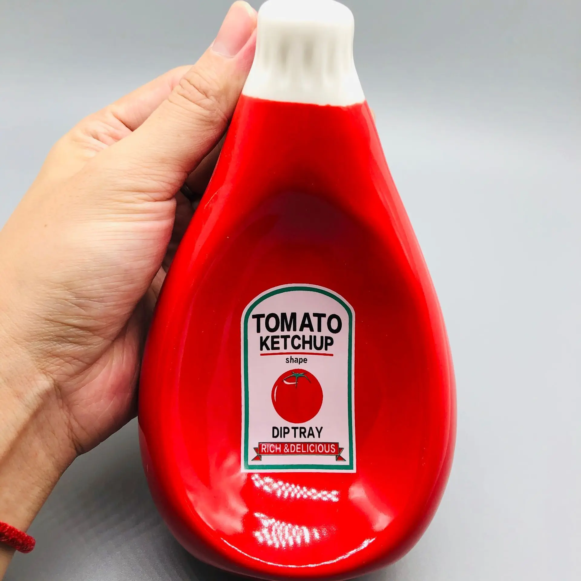 

Керамическая соусница в форме бутылки