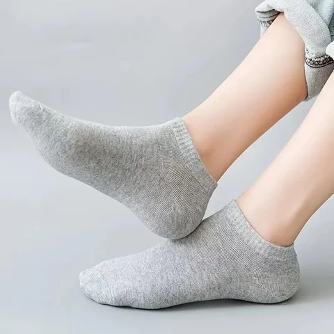 Хлопковые спортивные носки черные и белые
