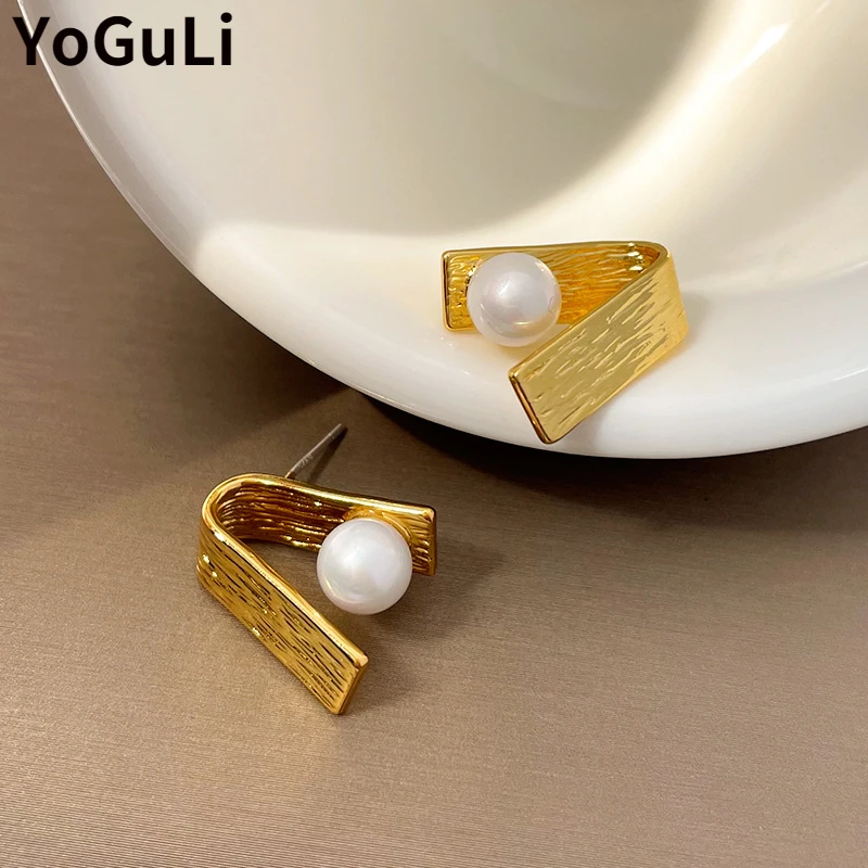 

Trendy Jewelry 925 Silver Needle Metal Geometric Earrings Popular Style Hot Sale Round Pearl Earrings For Party Gifts