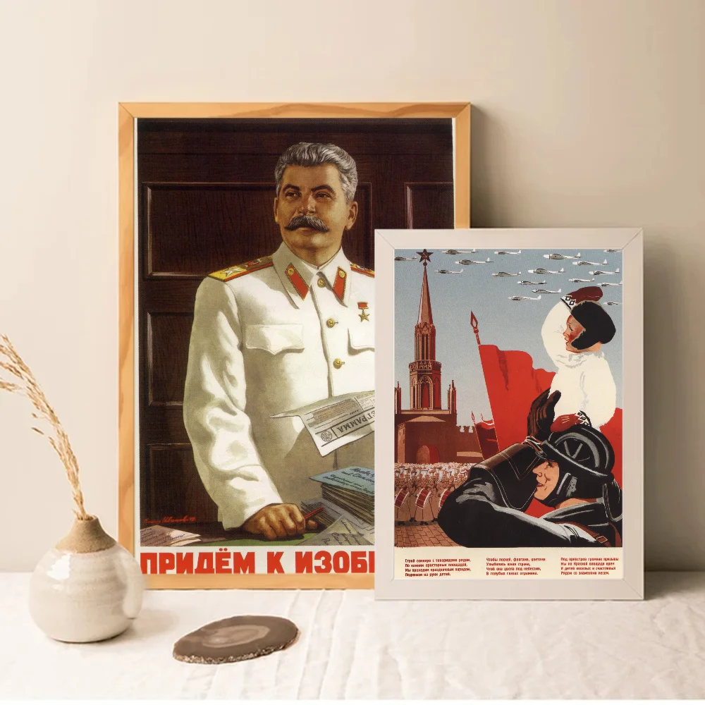 Белая бумажная наклейка с надписью космическая гонка