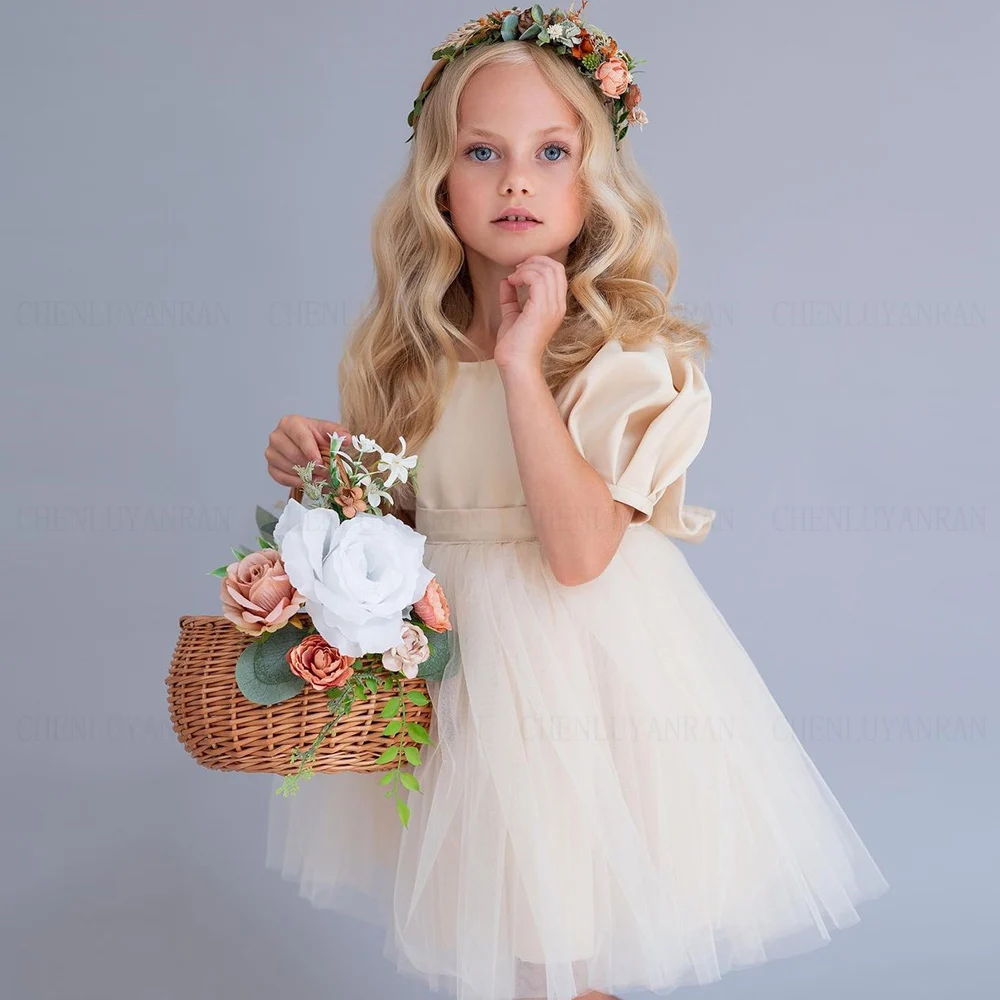 

Simple Flower Girls Dresses 2023 Short Sleeves Puffy A-Line Kids Wedding Party Dress Back Bow Champagne Puffy Child Bridel Gowns