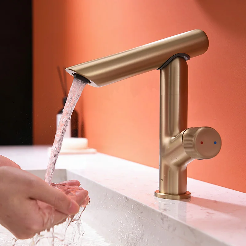 Смеситель для ванной комнаты вращающийся на 360 градусов, матовый золотой Латунный кран для раковины, черный, для горячей и холодной воды