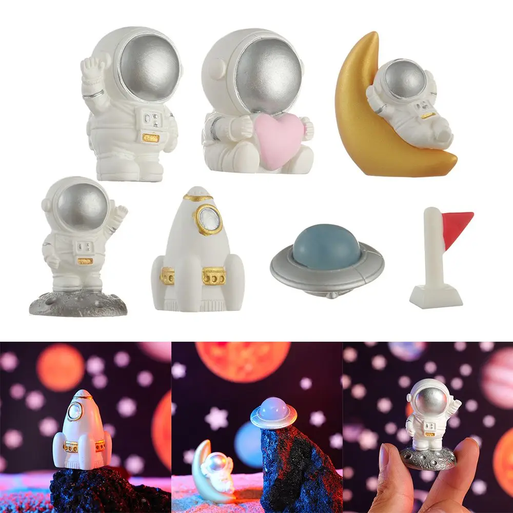 

Resin Space Astronaut Ornaments Modern Home Bookcase Desktop Decoration Creative Birthday Gift Spaceman Sculpture Statue Model