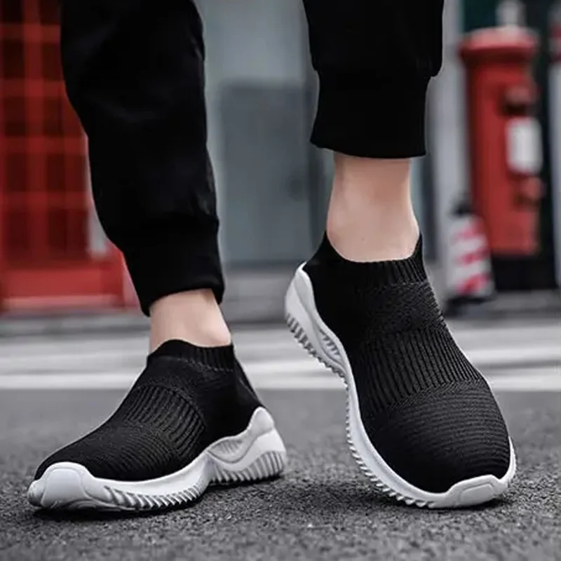 Spring and Autumn Men Shoes Flying Woven Breathable Slip-On Sneakers Mesh Outdoor Comfortable Lightweight Casual Sports Shoes