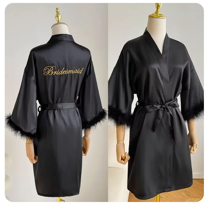 Атласный ночной халат с рукавами-перьями