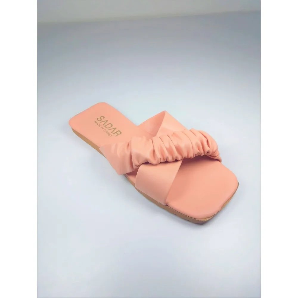 

Женские кроссовки Dorlie Shirred