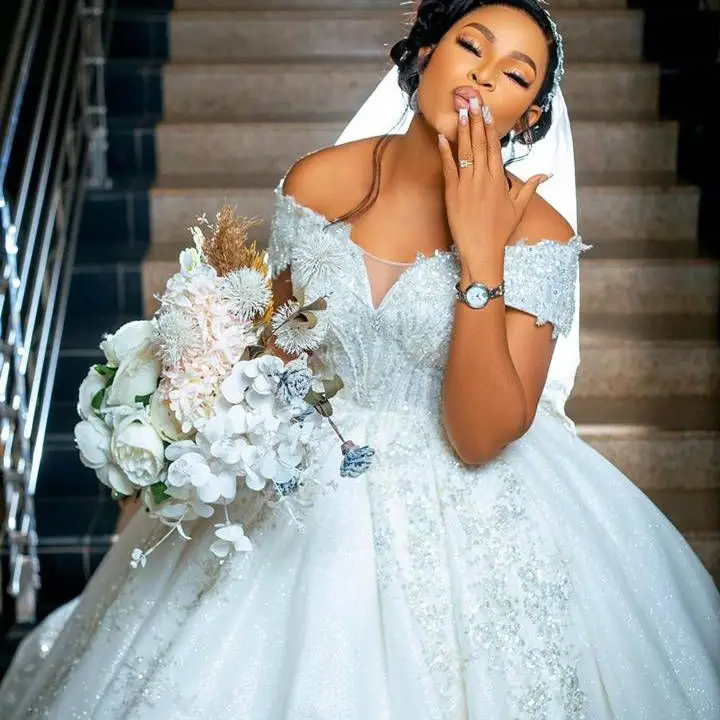 

New High Quality Trailing Bridal A-Line Plus Size Custom Made Bridal Bride Gown Wedding Dresses