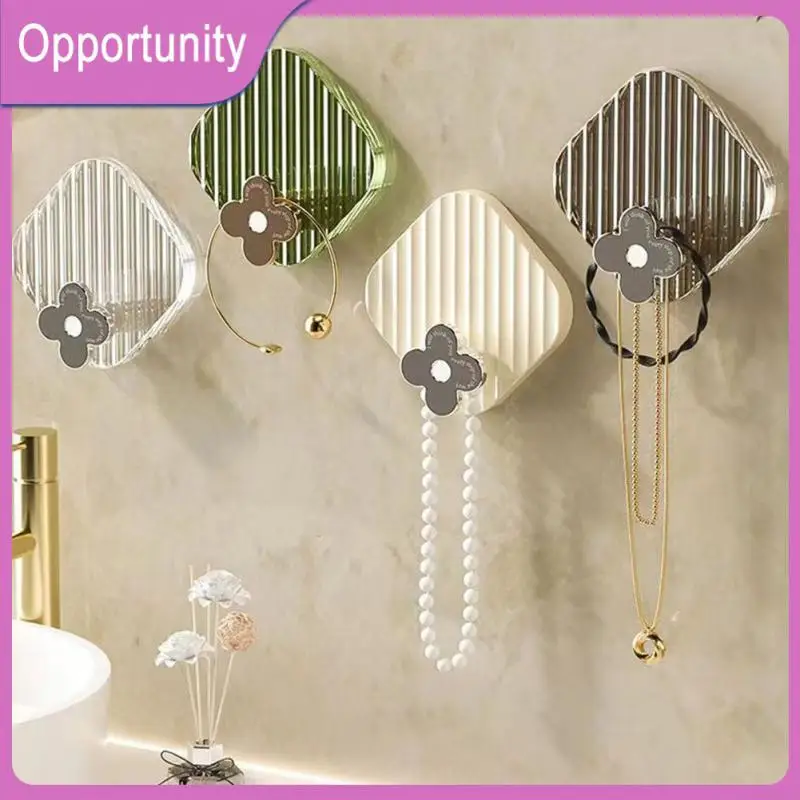 

Multi-color Hook Light Luxury Silver Plating Four-leaf Clover Hook Viscose Strong Load-bearing Punch-free Sticky Hook New Hook
