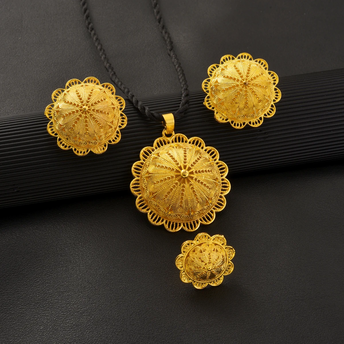 Комплект ювелирных изделий в эфиопском золотом цвете серьги-подвески кольца