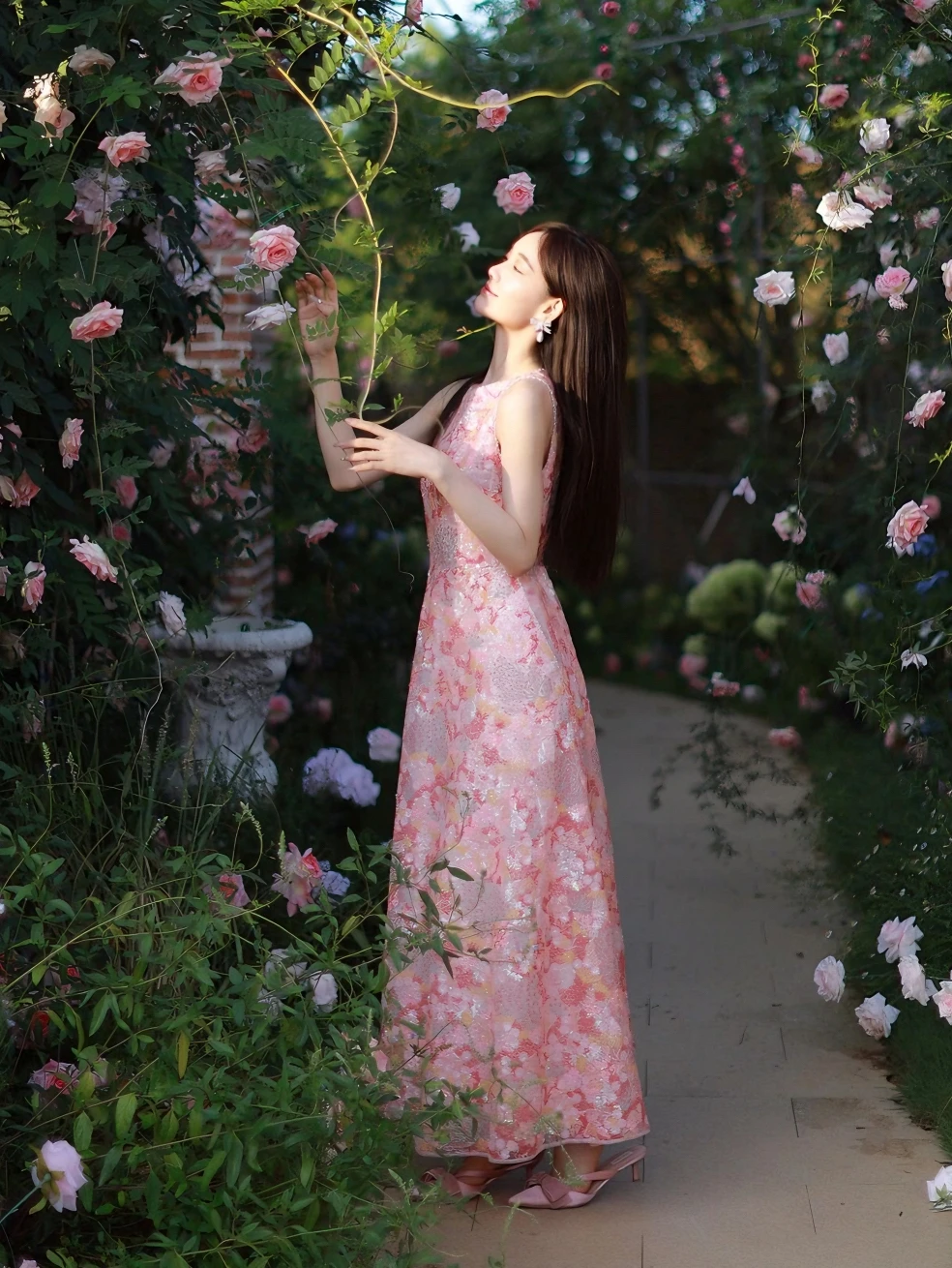 Женская одежда M новинка весны 2024 серия Gao Ding платье без рукавов с вышивкой и