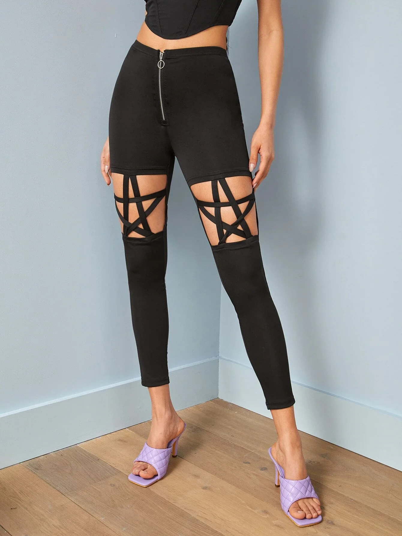 

O-ring Zipper Cut Out Leggings