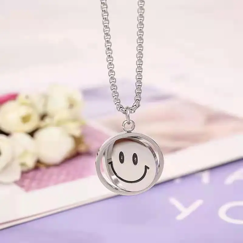 

Trend Spinning Smiling Face Pendant Necklace Hip Hop Flip Expression Art Men and Women Mood New Necklace
