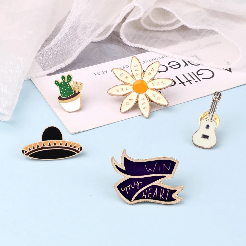 3-8 шт. броши с эмалью в виде Санта-Клауса |