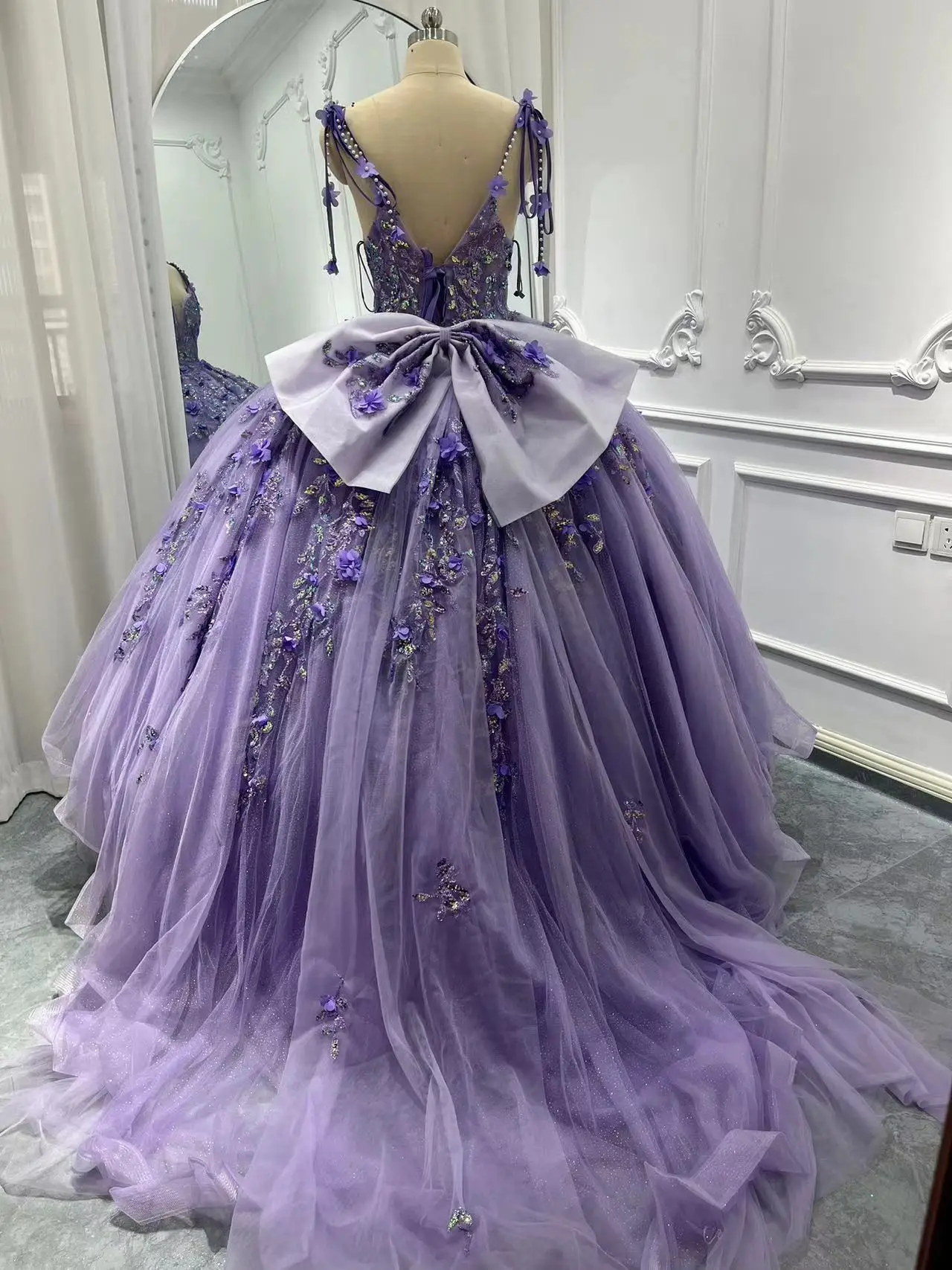 Великолепное 100% реальное изображение сиреневого платья Quinceanera с v-образным