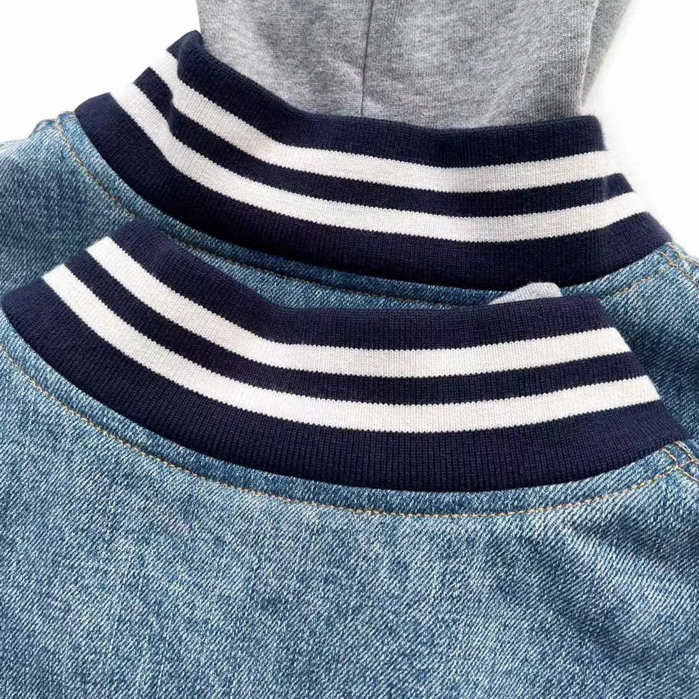 Рисунок 6 - Женская джинсовая куртка с капюшоном