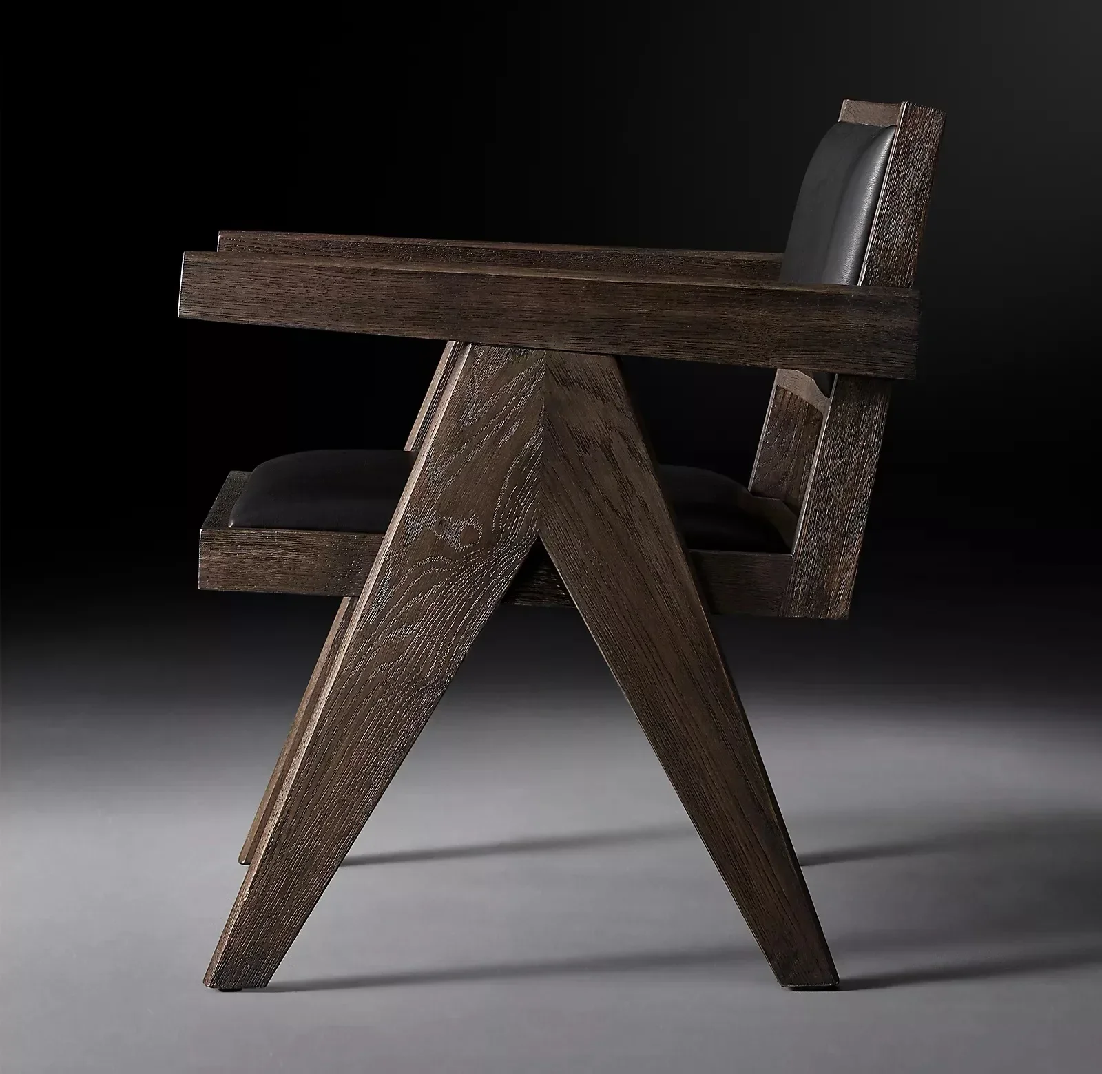 Деревянный обеденный стул