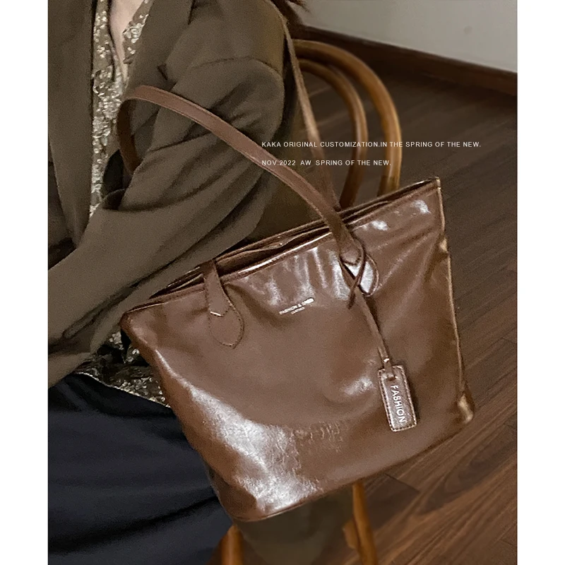 

New Retro Large-Capacity Brand Fashion Versatile Foreign Style High-Quality Texture Women Single Shoulder Tote Commuter Handbag