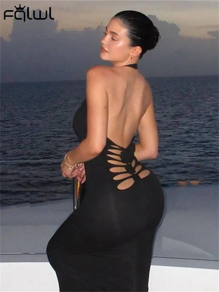 

Женское длинное платье с лямкой на шее, открытой спиной и вырезами