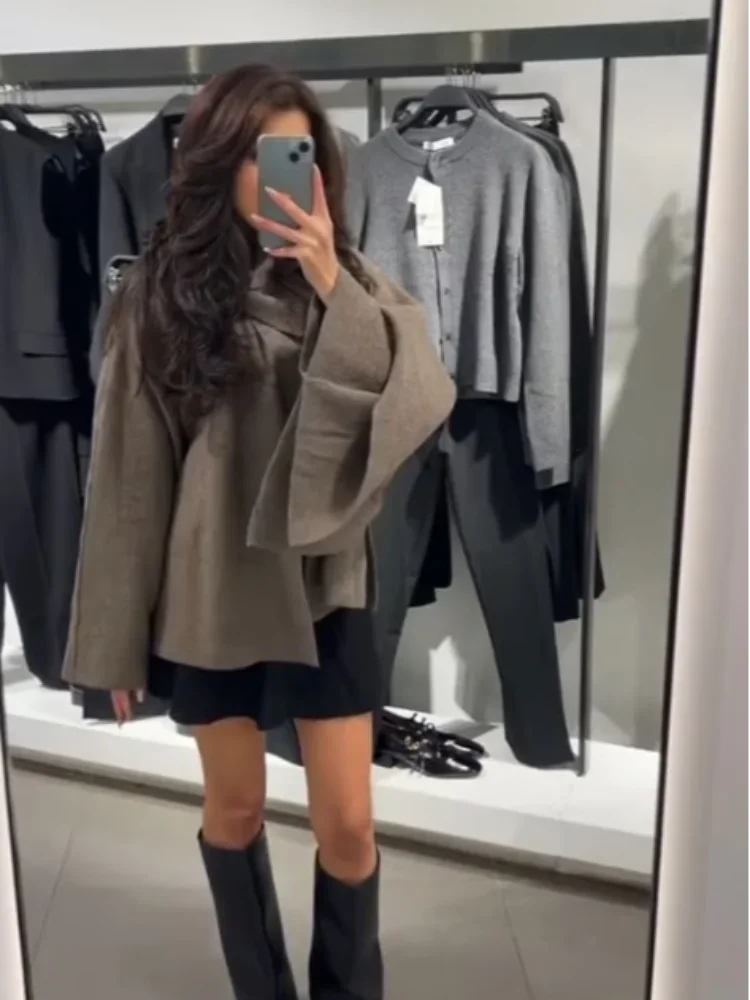 Женское шерстяное пальто элегантное однотонное с отрезным воротником и длинным