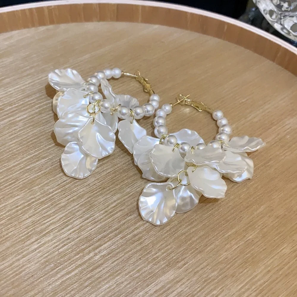 Элегантные белые серьги-подвески с кисточками и искусственным жемчугом