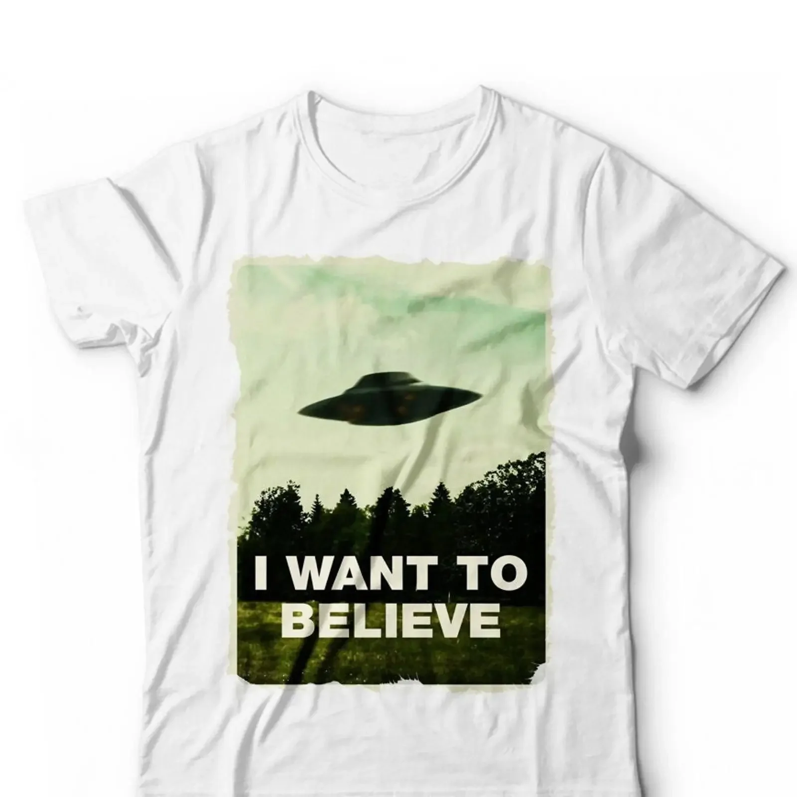 Фото Футболка I Want to Believe с изображением инопланетян и НЛО, винтажная, с эффектом потертости, удобная, стильная и универсальная, для повседневной носки. №1