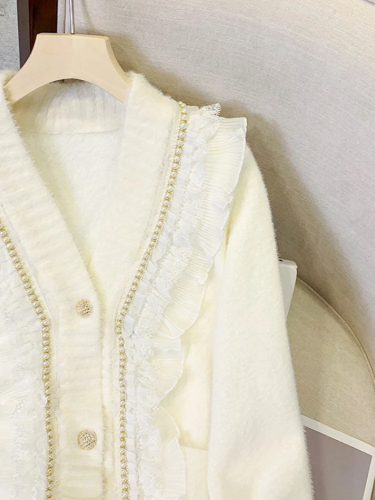 Женский трикотажный кардиган с V-образным вырезом и оборками