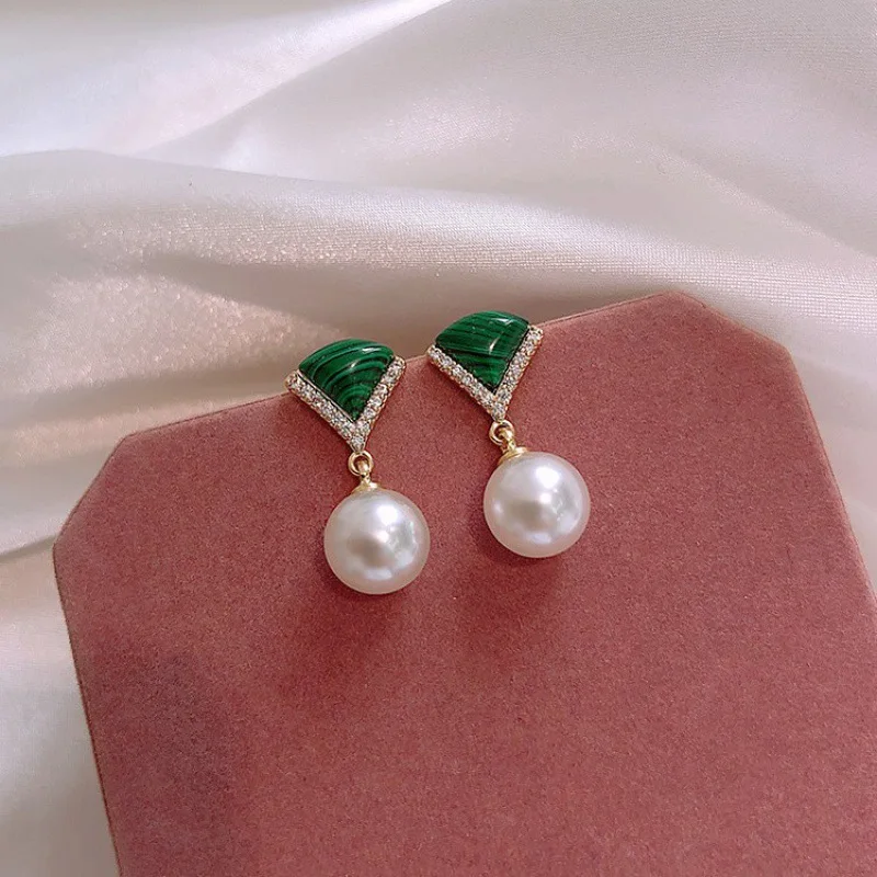 

Needle Inlaid Malachite Fan-shaped Pearl Earrings Earrings Elegant Temperament Korea Retro Fashion Ear Jewelry