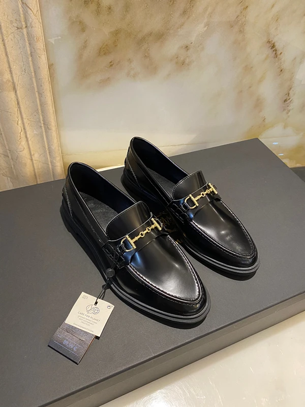 Женские винтажные лоферы на плоской подошве из натуральной кожи с металлическим