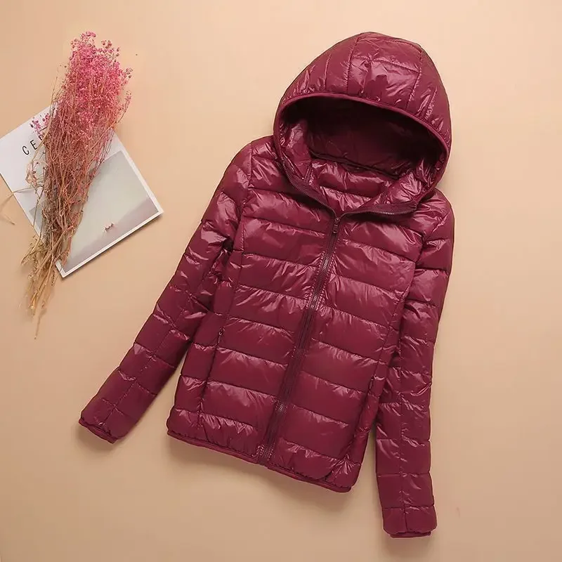 Женская куртка с капюшоном и воротником-стойкой