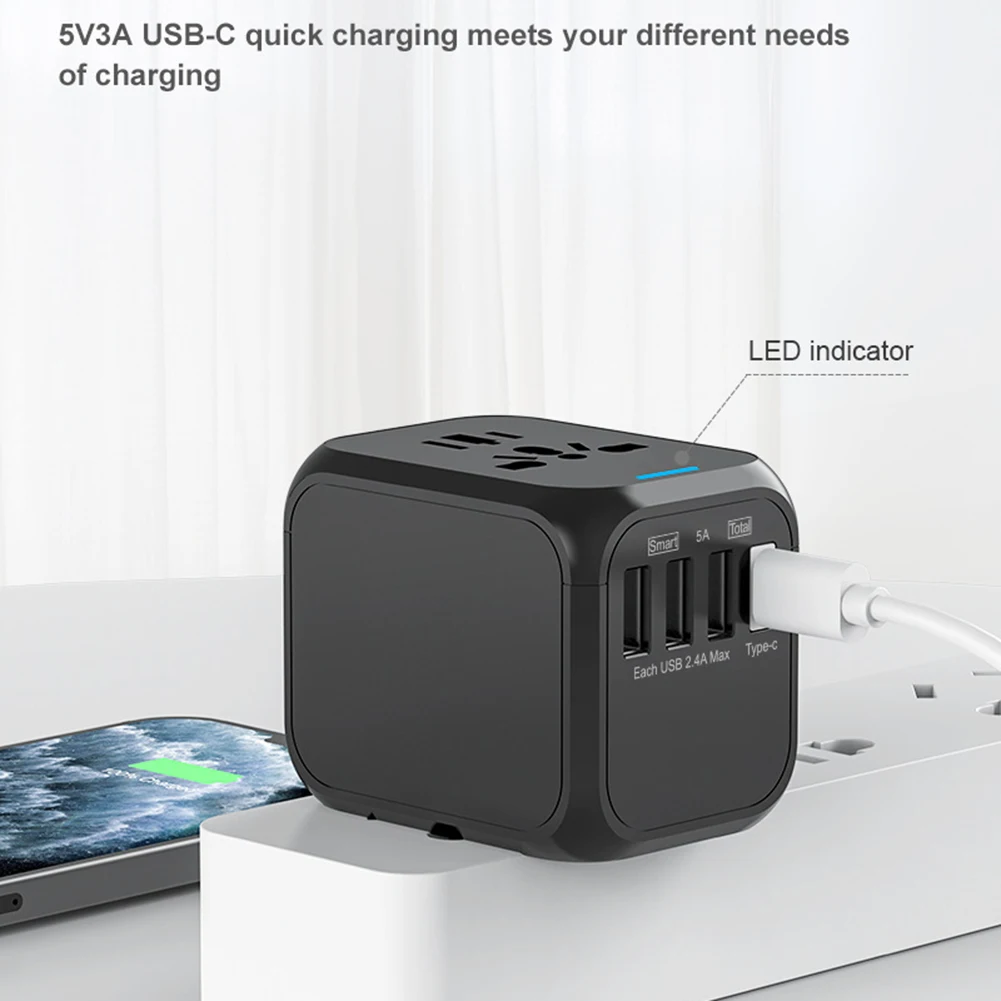 Универсальное дорожное зарядное устройство с тремя USB-портами и портом Type-C |