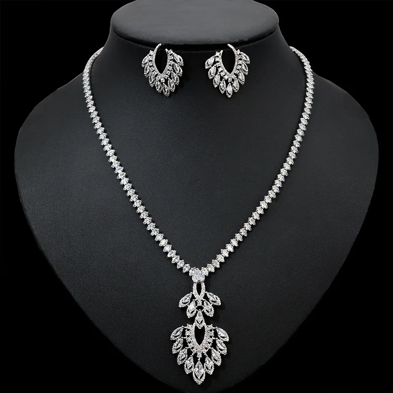 

Funmode Jane Cold Wind Zirconia Necklace Female Niche Design Sense Light Luxury Temperament Collarbone Chain Love Earring FS334