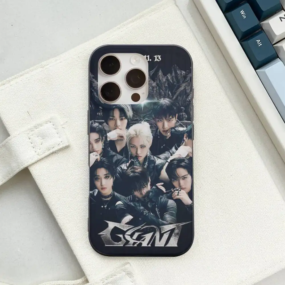 Чехол для телефона K-pop группы Stray Kids для iPhone 17, 16, 15, 11, 12, 13, 14 Pro Max, мягкий силиконовый чехол с рельефной текстурой (art.: 3920dc1c3ebbb) - 3920dc1c3ebbb