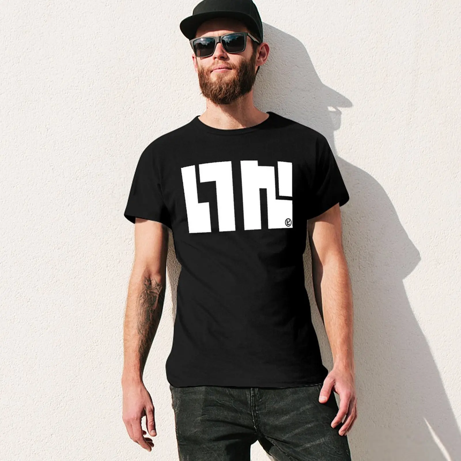 Футболка мужская черная с графическим принтом на лето