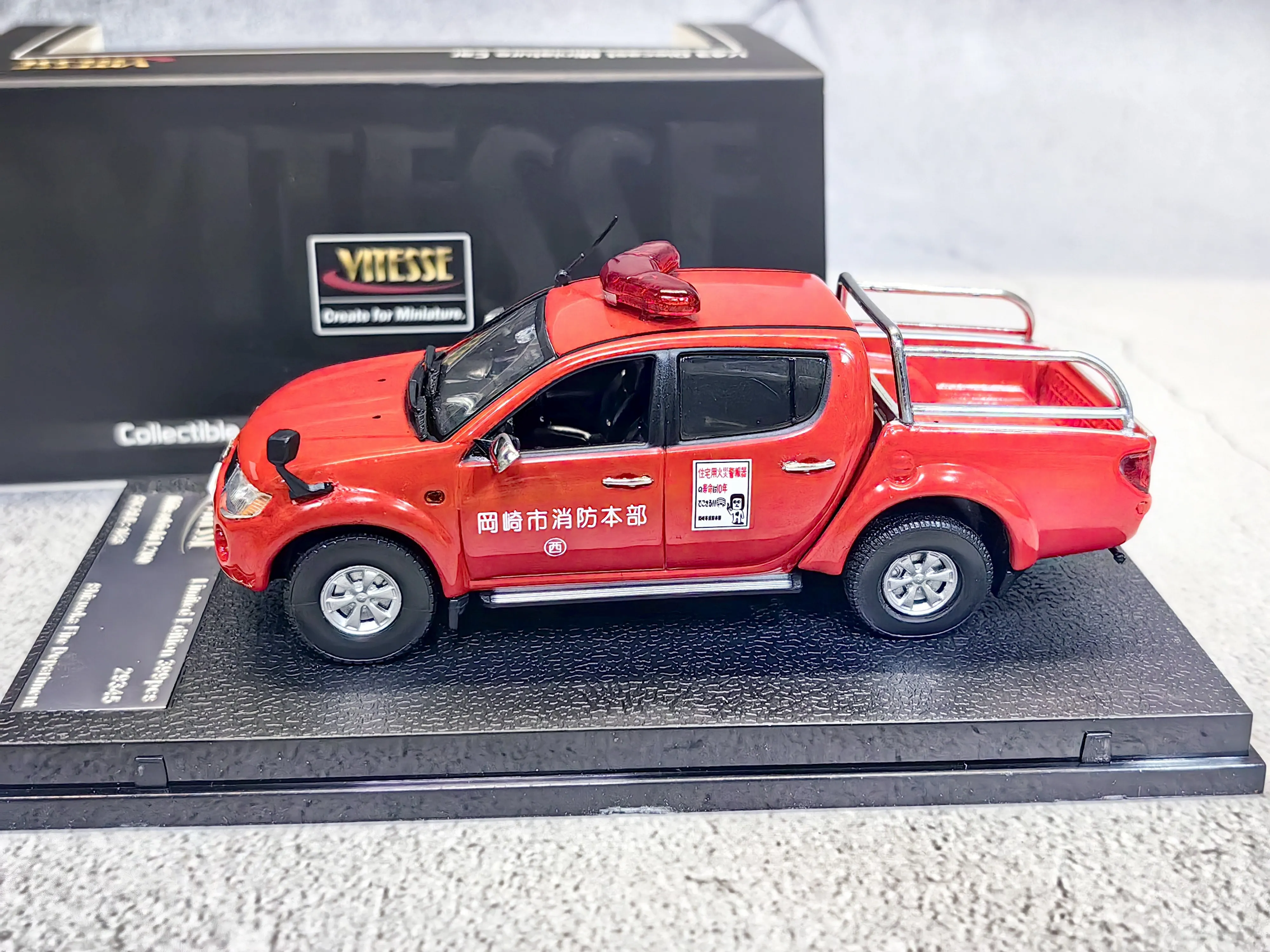 Фото Масштабная модель 1/43 Sunstar Vicz Mitsubishi L200: пикап пожарной службы Макао, полицейский автомобиль, командный автомобиль, литая модель из сплава №2