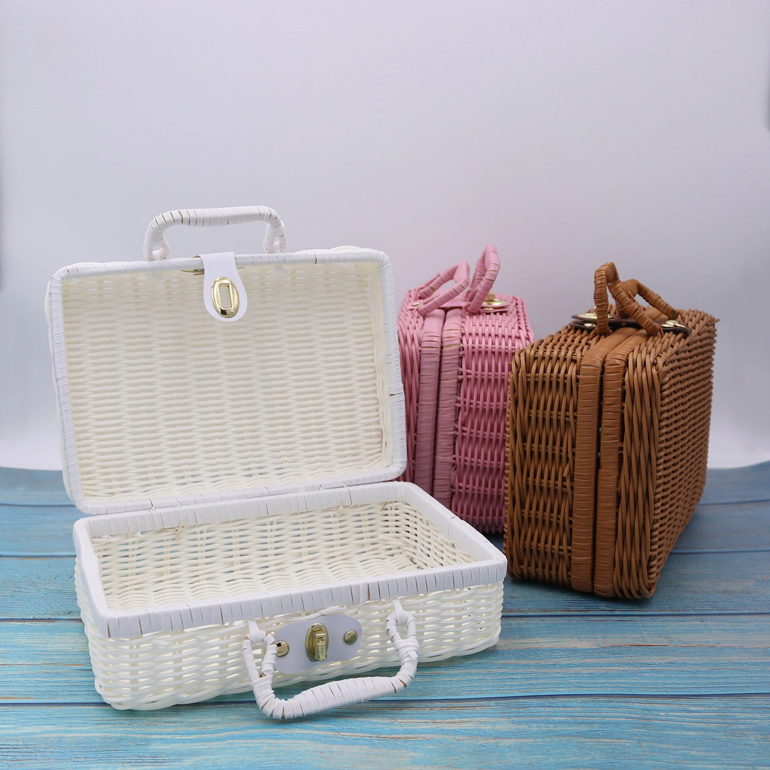 Organize rattan box retro luggage rattan suitcase hand gift box solid PP woven rattan storage box