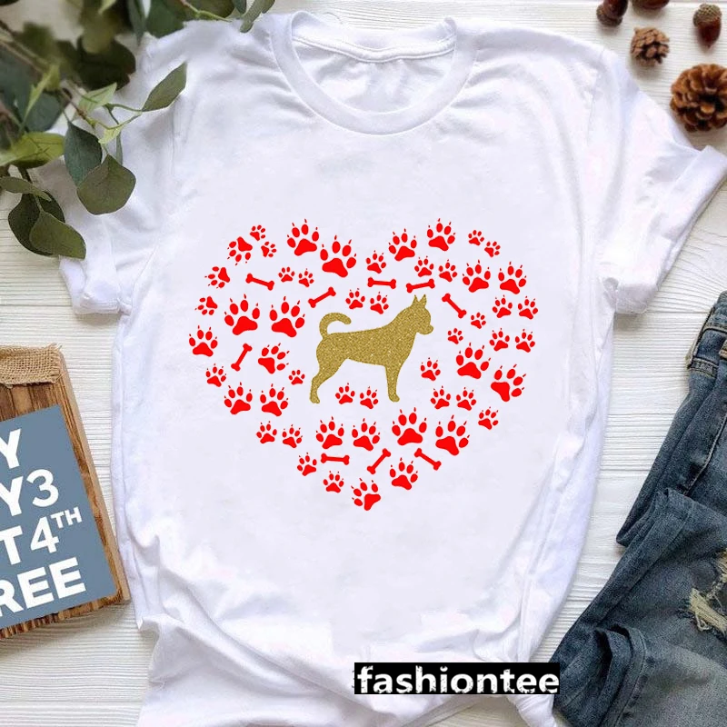 

Женская футболка с коротким рукавом и принтом в виде сердца