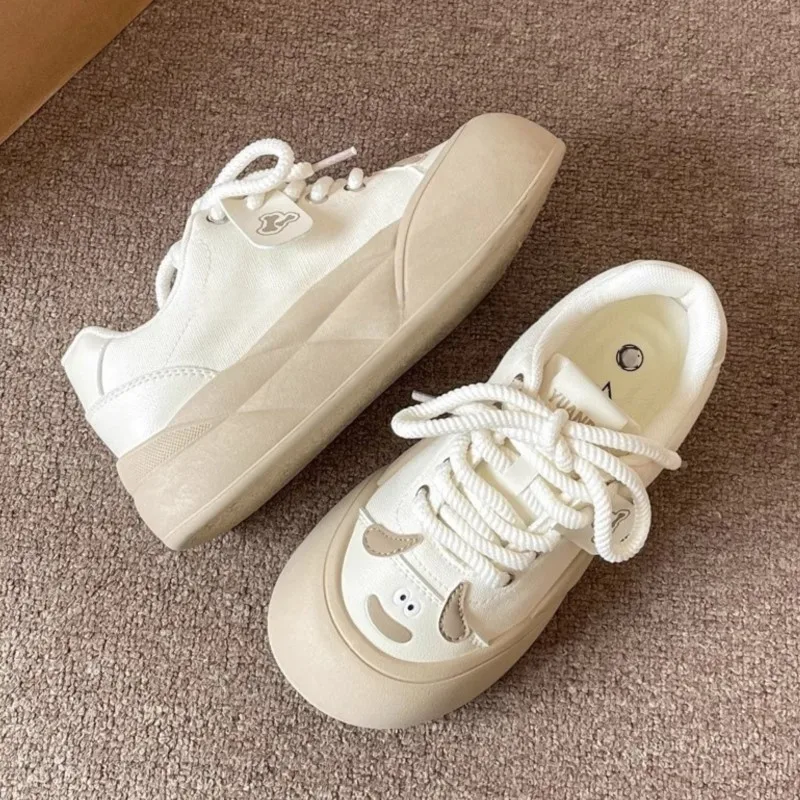 Весенние кроссовки на платформе с большим носком женские массивные туфли