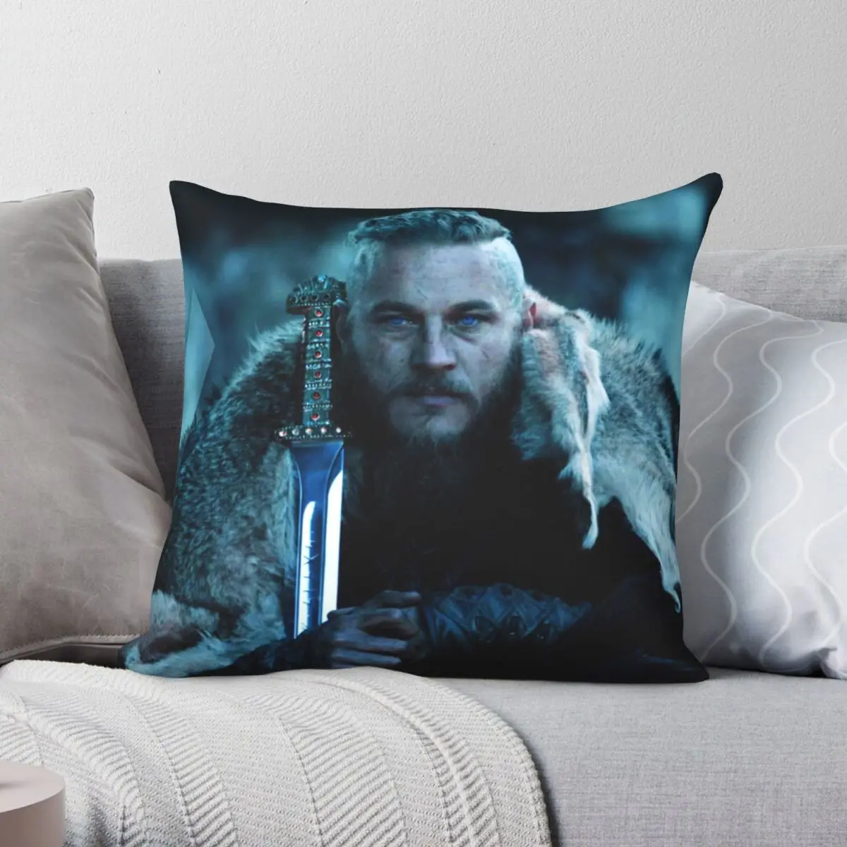 

Квадратная подушка Ragnar Lothbrok с викингом, чехол из полиэстера и льна, бархатная креативная Декоративная Подушка на молнии, чехол для автомоби...