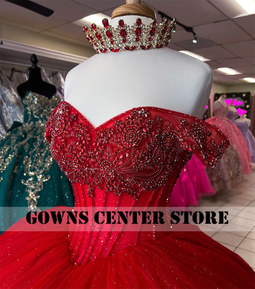 Мексиканское платье Quinceanera с красными бусинами и кристаллами бальное открытыми
