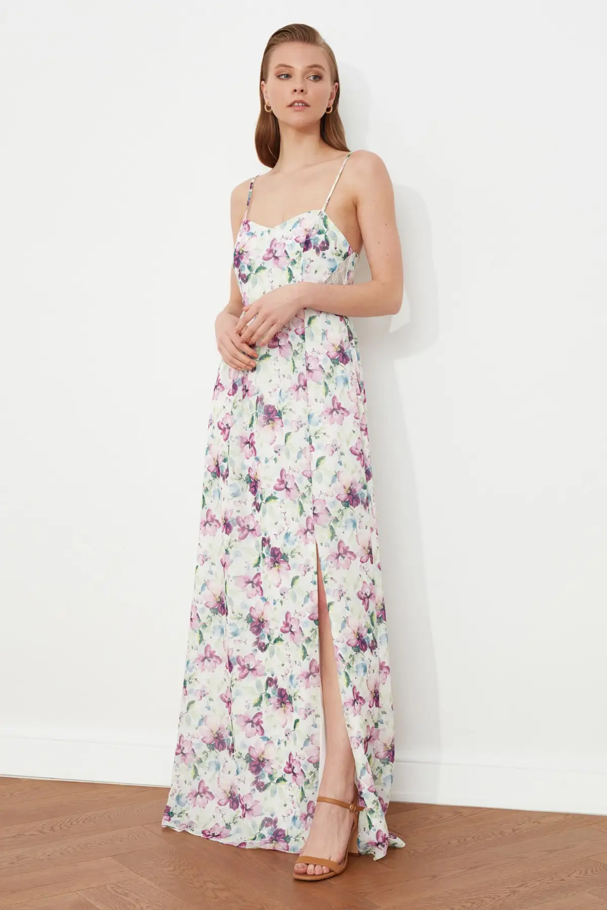 

Trendyol Lace Detail Evening Dress & Prom Gown TPRSS21AE0104